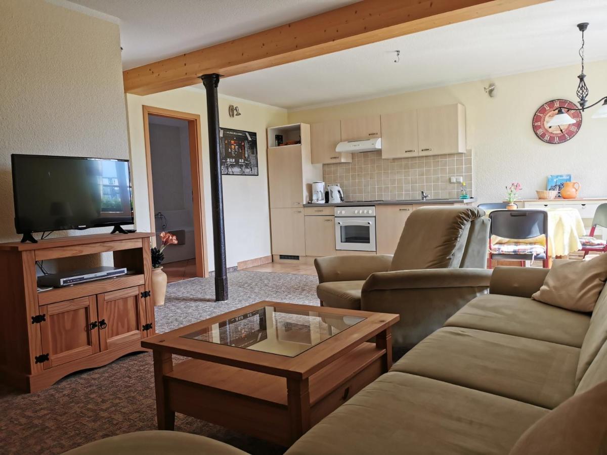 Ferienwohnung "Am Saalehaken" Gossitz エクステリア 写真
