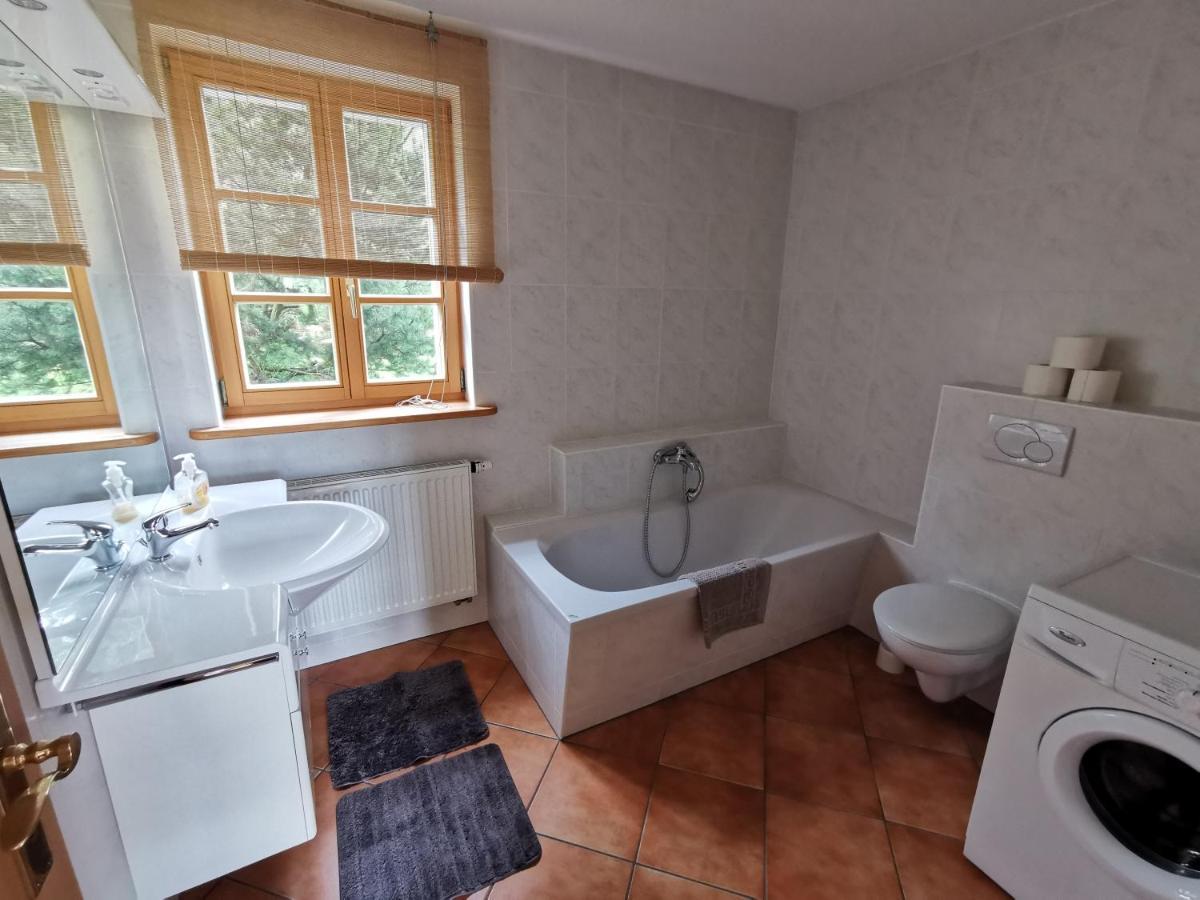 Ferienwohnung "Am Saalehaken" Gossitz エクステリア 写真
