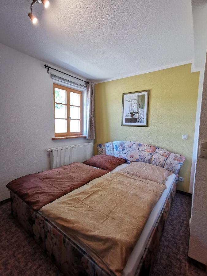 Ferienwohnung "Am Saalehaken" Gossitz エクステリア 写真
