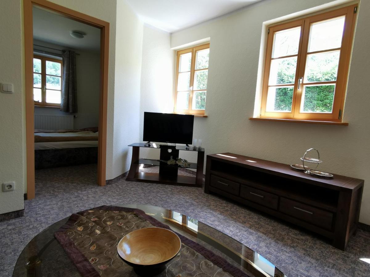Ferienwohnung "Am Saalehaken" Gossitz エクステリア 写真