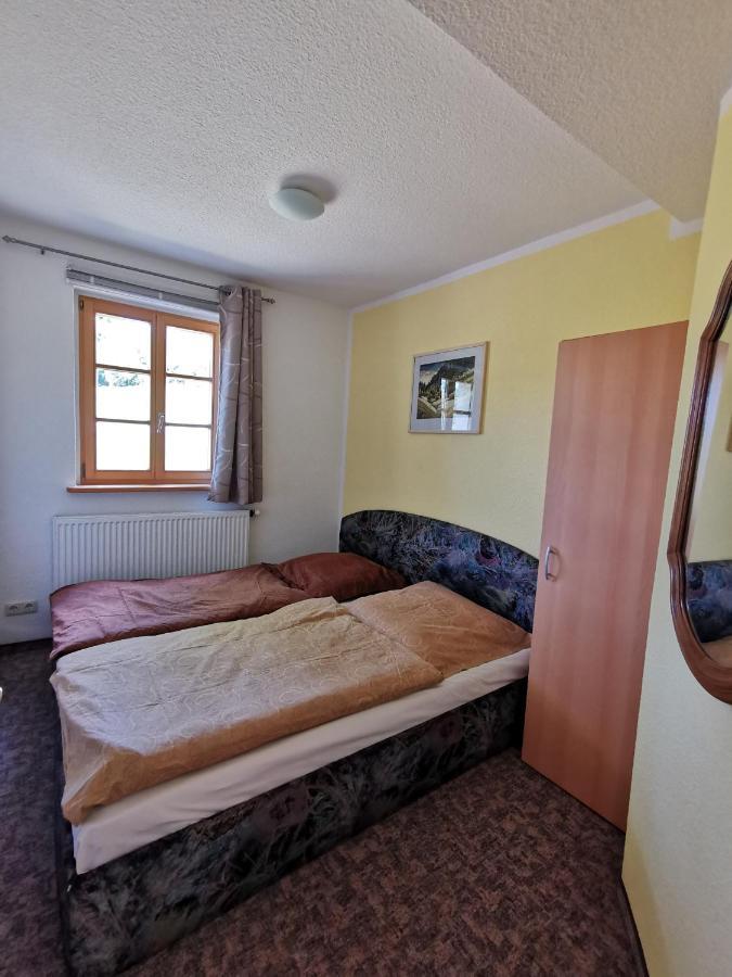 Ferienwohnung "Am Saalehaken" Gossitz エクステリア 写真